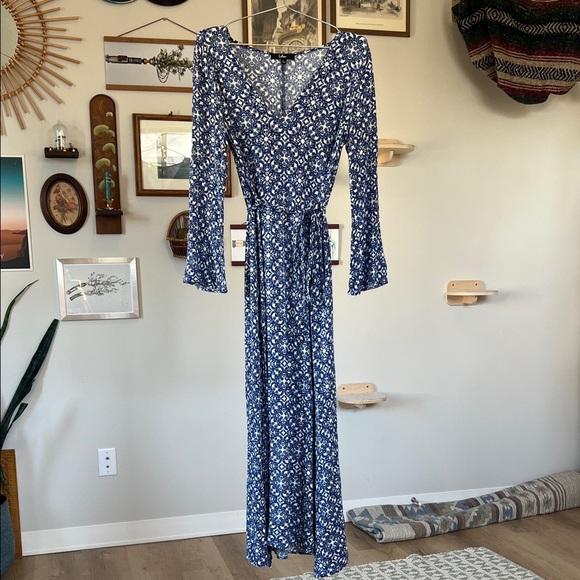 Lulus Dresses & Skirts - Lulu's Women's Mandala Daydream Blue Print Maxi Dress - Size L